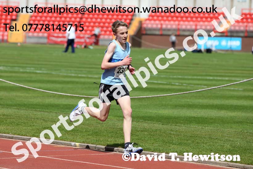 Boys under-15s 3000 metres, North Eastern Champs, Gateshead Stadium. Photo: David T. Hewitson/Sports for All Pics